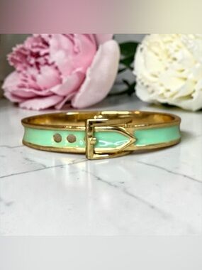 💛 Vintage Gold Tone Mint Green Enamel Buckle Bangle Bracelet/NWOT💛